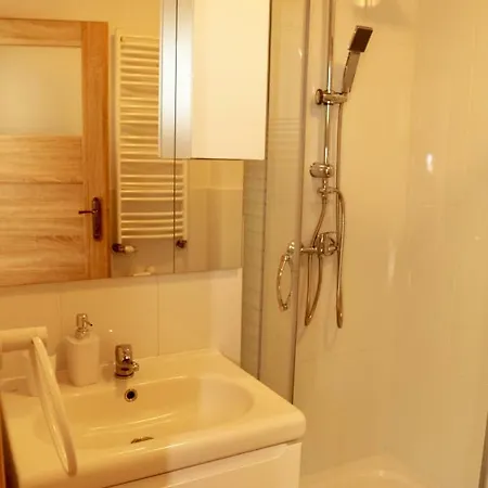 مزرعة للإقامة Pod Debami - Pokoje Na Mazurach